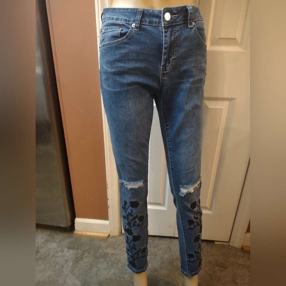 Ashley Mason size 9 women's jeans floral distressed design decorative - Picture 1 of 7